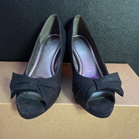 Black Linen Heels with Asymmetric Bow - Picture 2 of 6